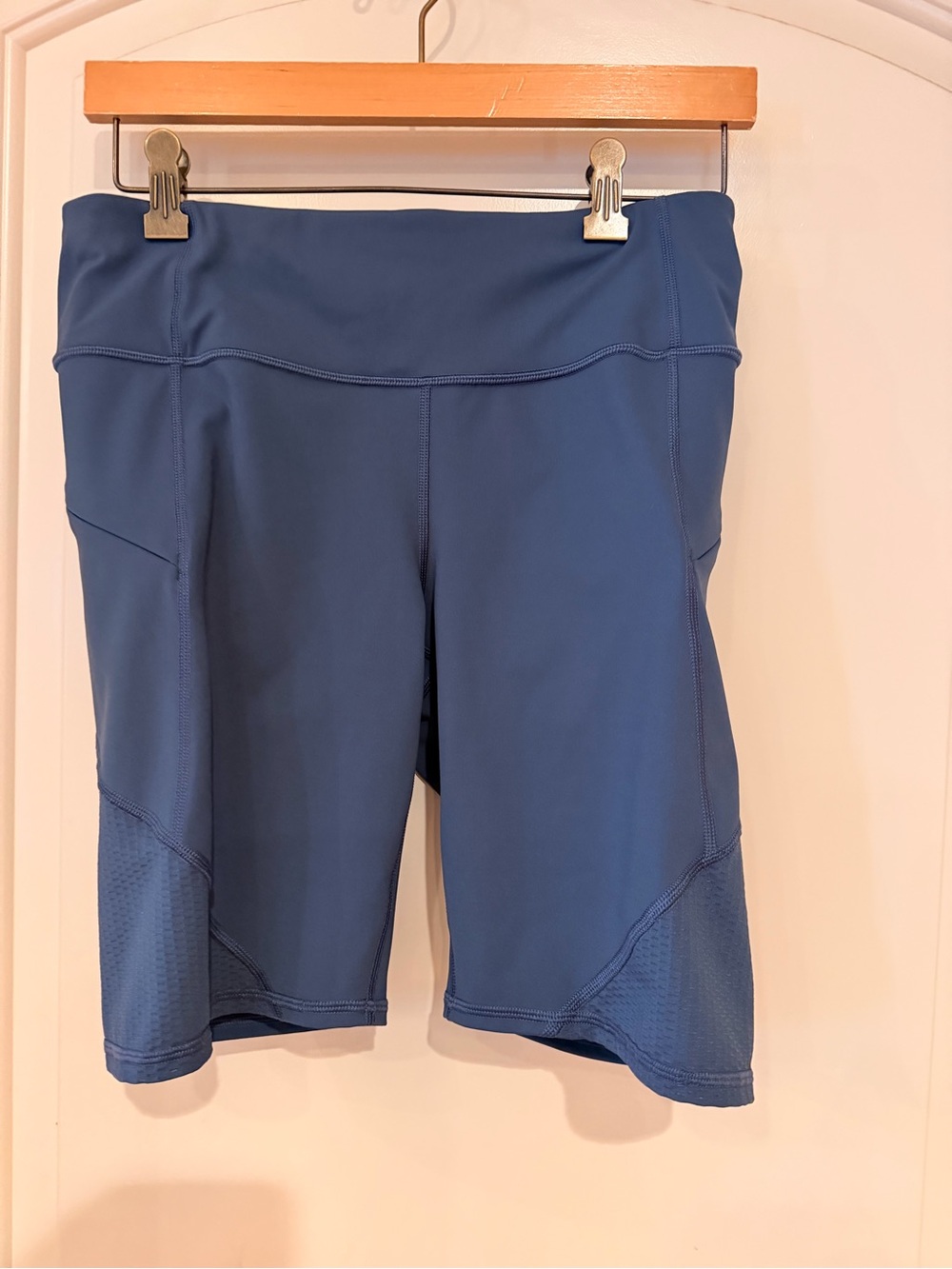 Athleta Light Blue Contender 9” bike shorts size Medium